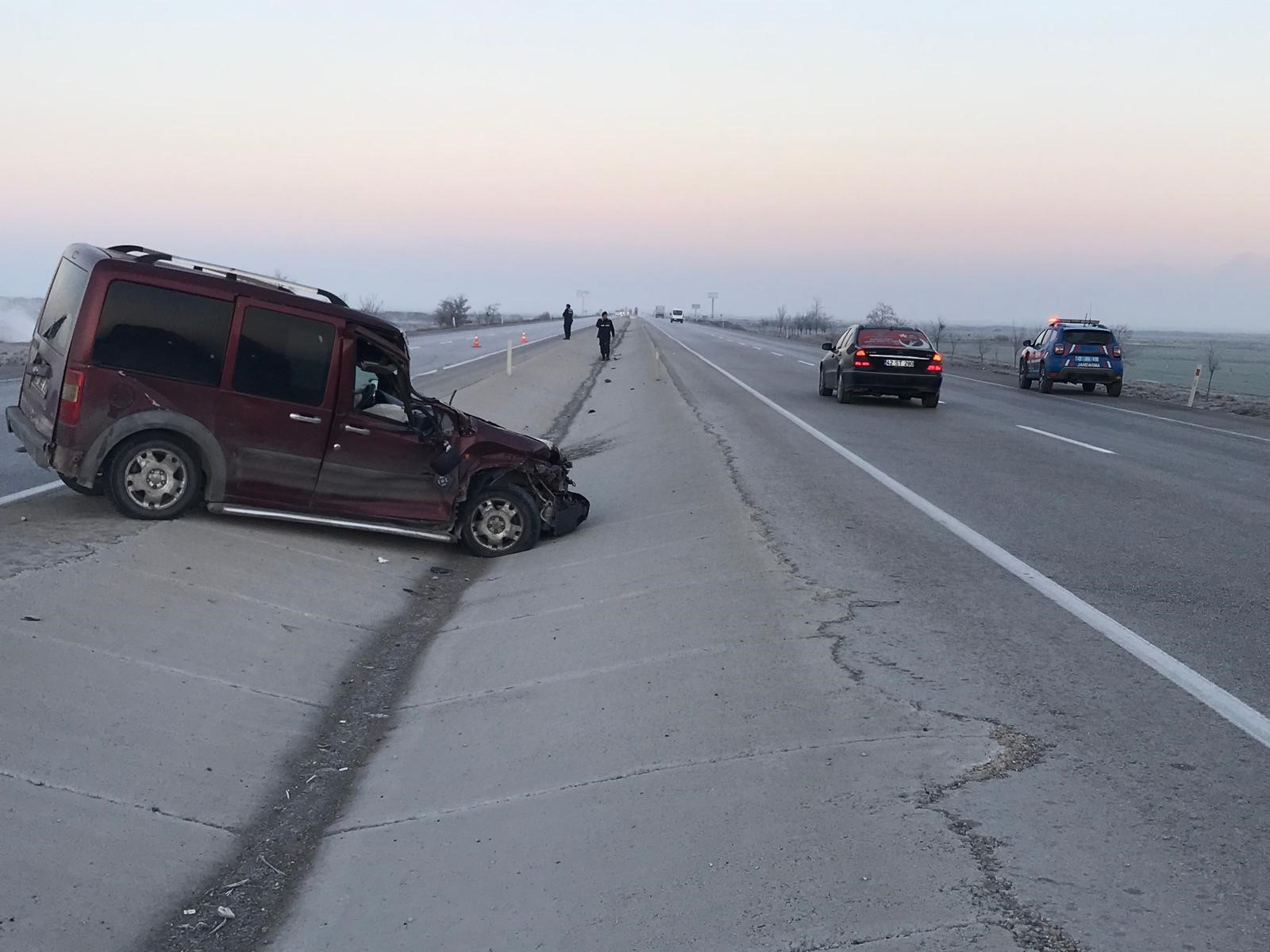 Kontrolden Cikan Hafif Ticari Arac Takla Atti 1 Yarali (2)