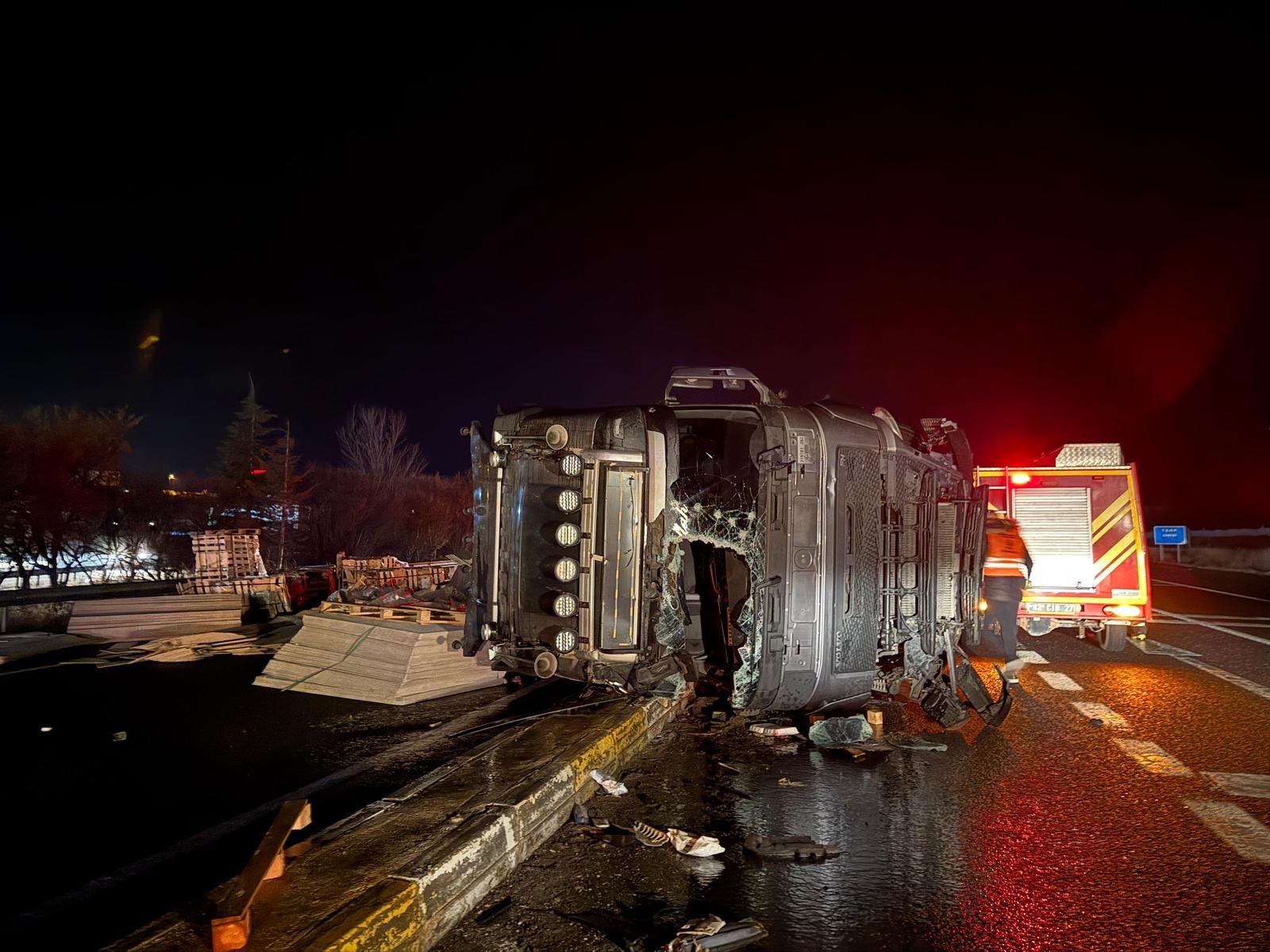 Korkunc Carpisma Tir Yan Yatti 1 Yarali (1)