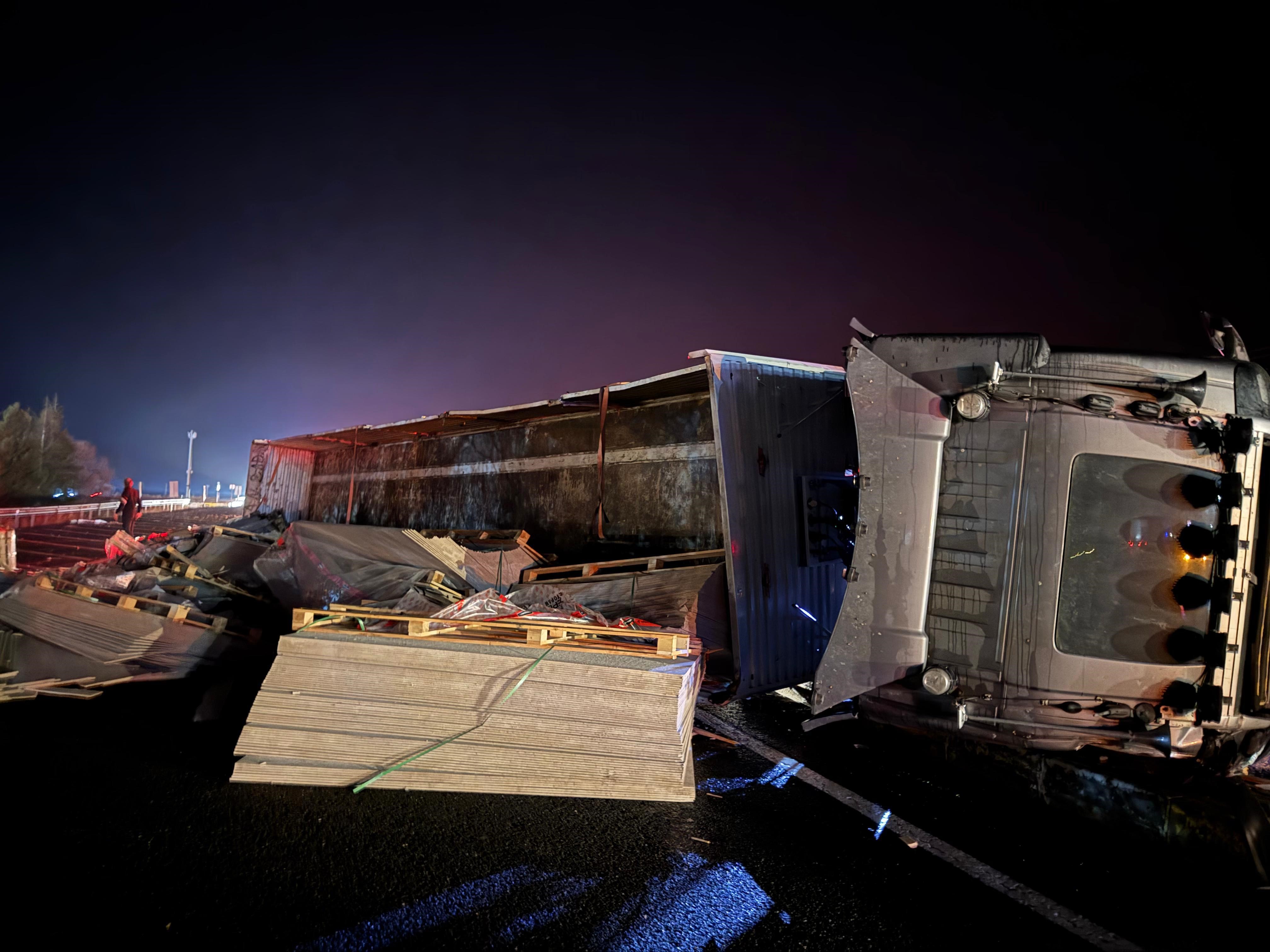 Korkunc Carpisma Tir Yan Yatti 1 Yarali (5)