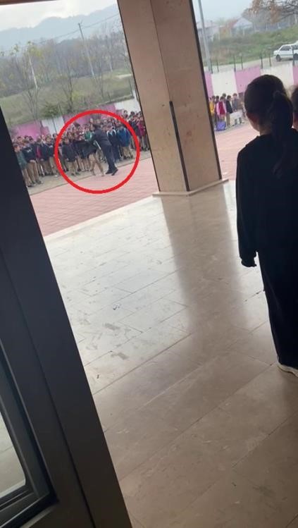 Okul Muduru Sinirlendigi Ogrenciyi Darp Etti (3)