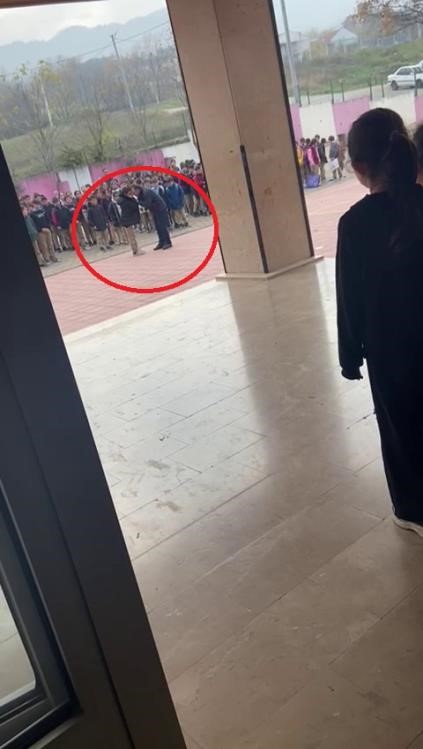 Okul Muduru Sinirlendigi Ogrenciyi Darp Etti (4)