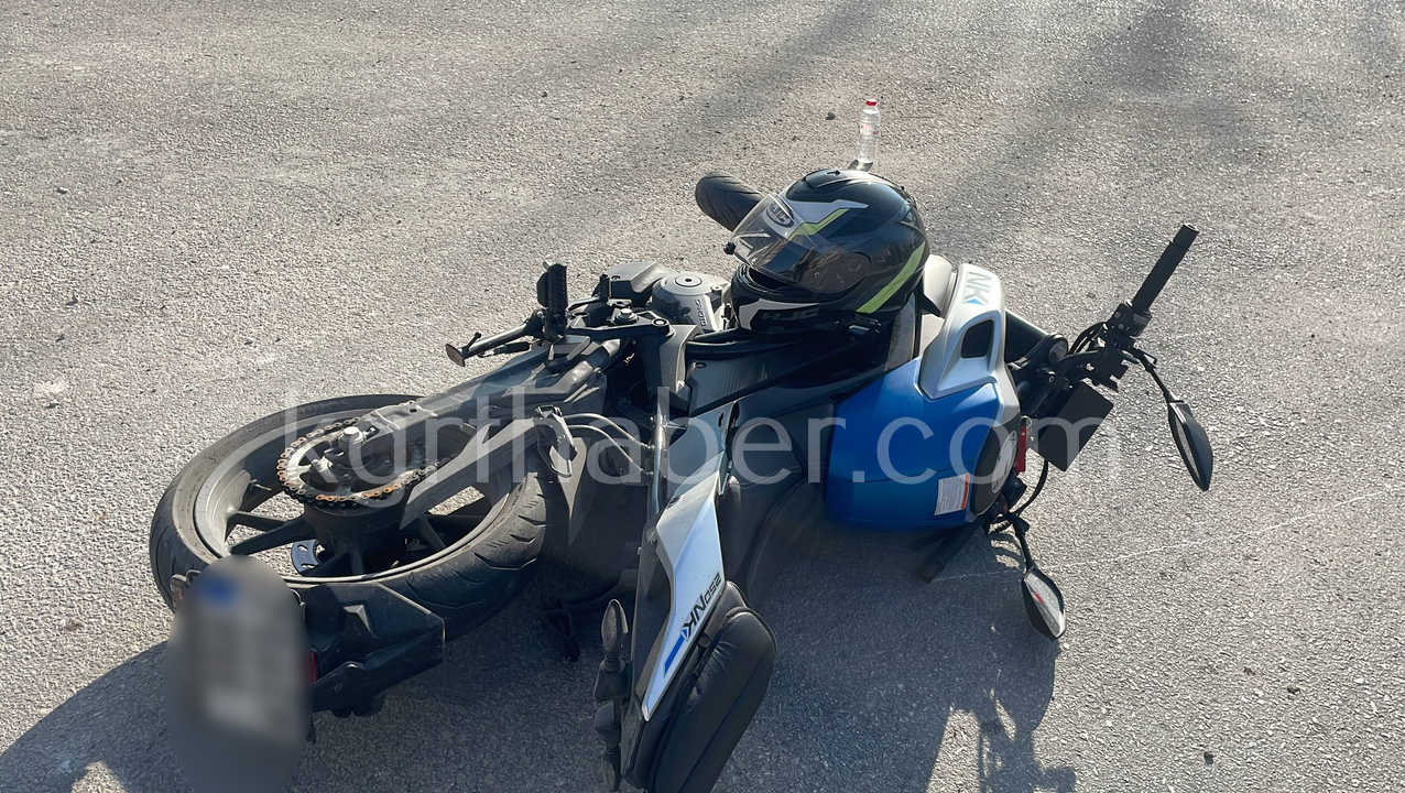 Otomobille Carpisan Motosikletli Yaralandi0