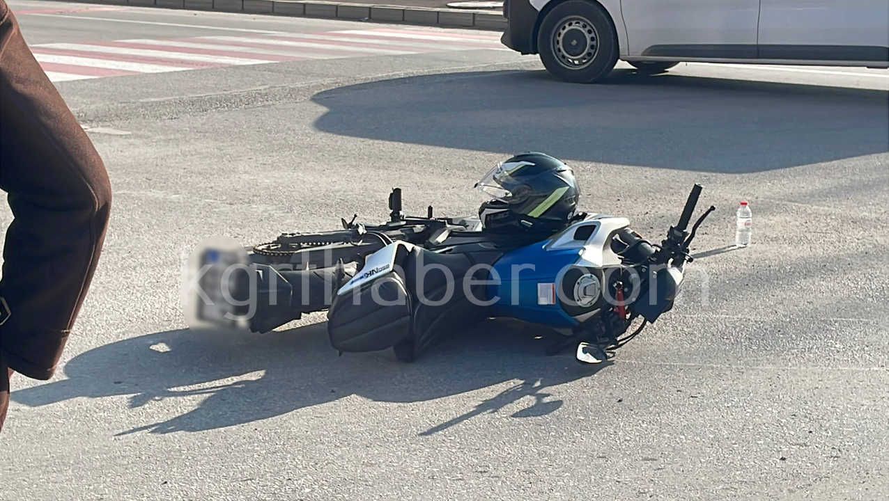 Otomobille Carpisan Motosikletli Yaralandi2