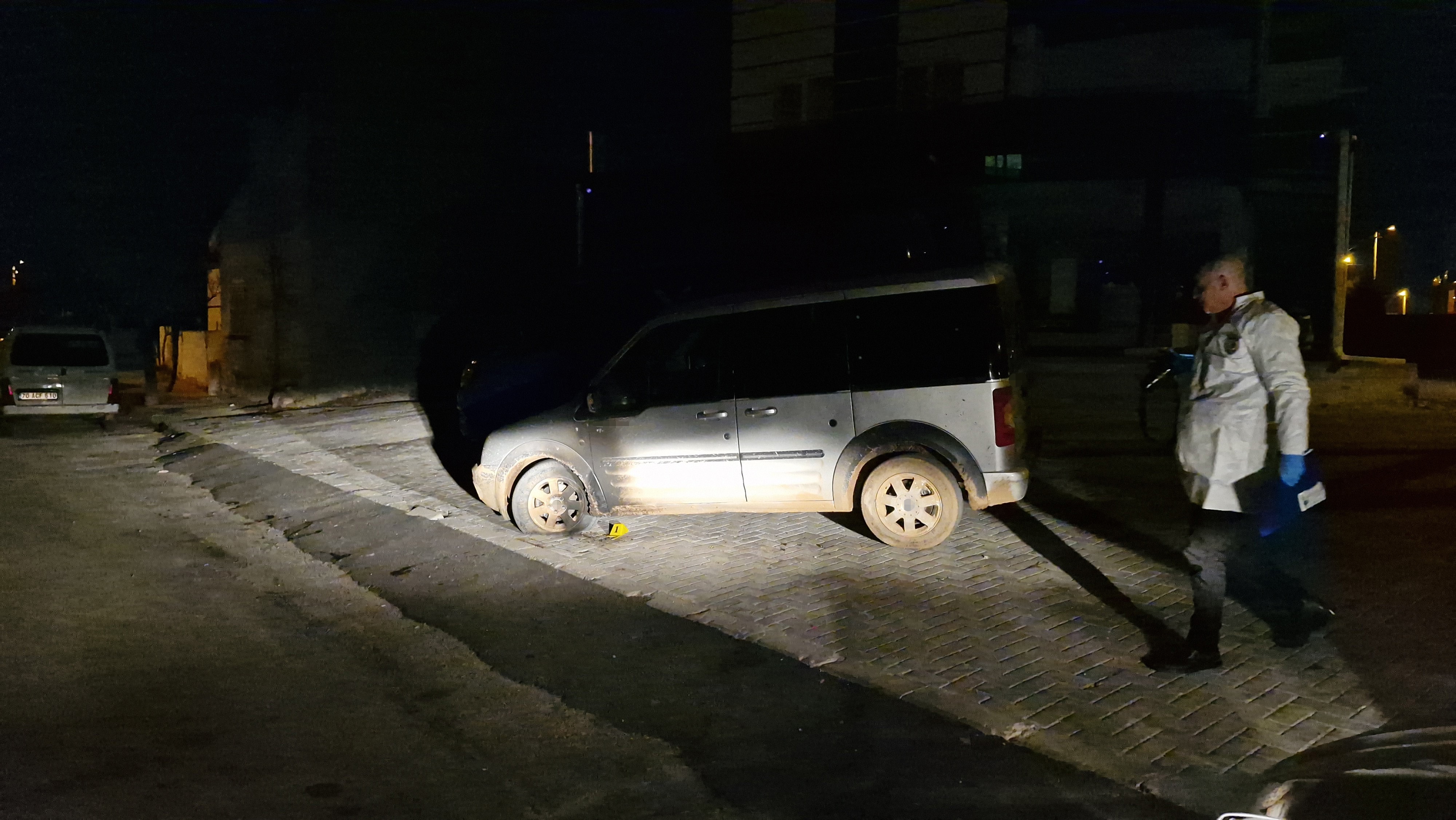 Park Halindeki Araca Benzin Dokup Atese Verdi (1)