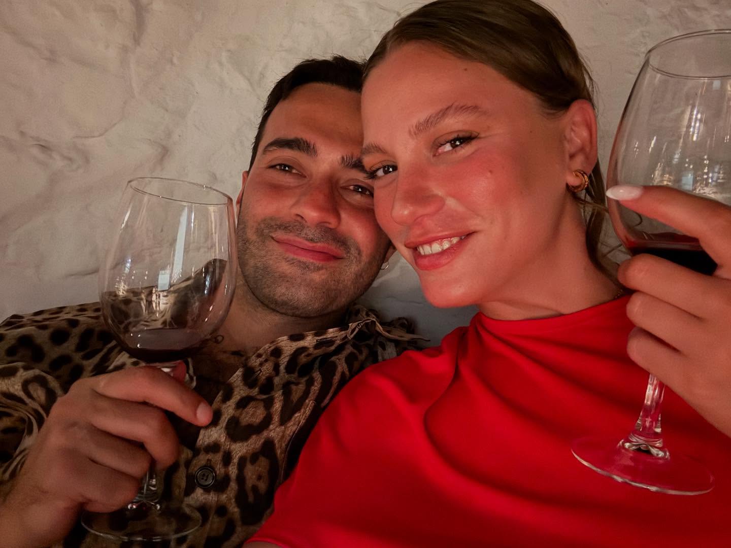 Serenay Sarikayadan Mert Demire Olay Dogum Gunu Mesaji (1)