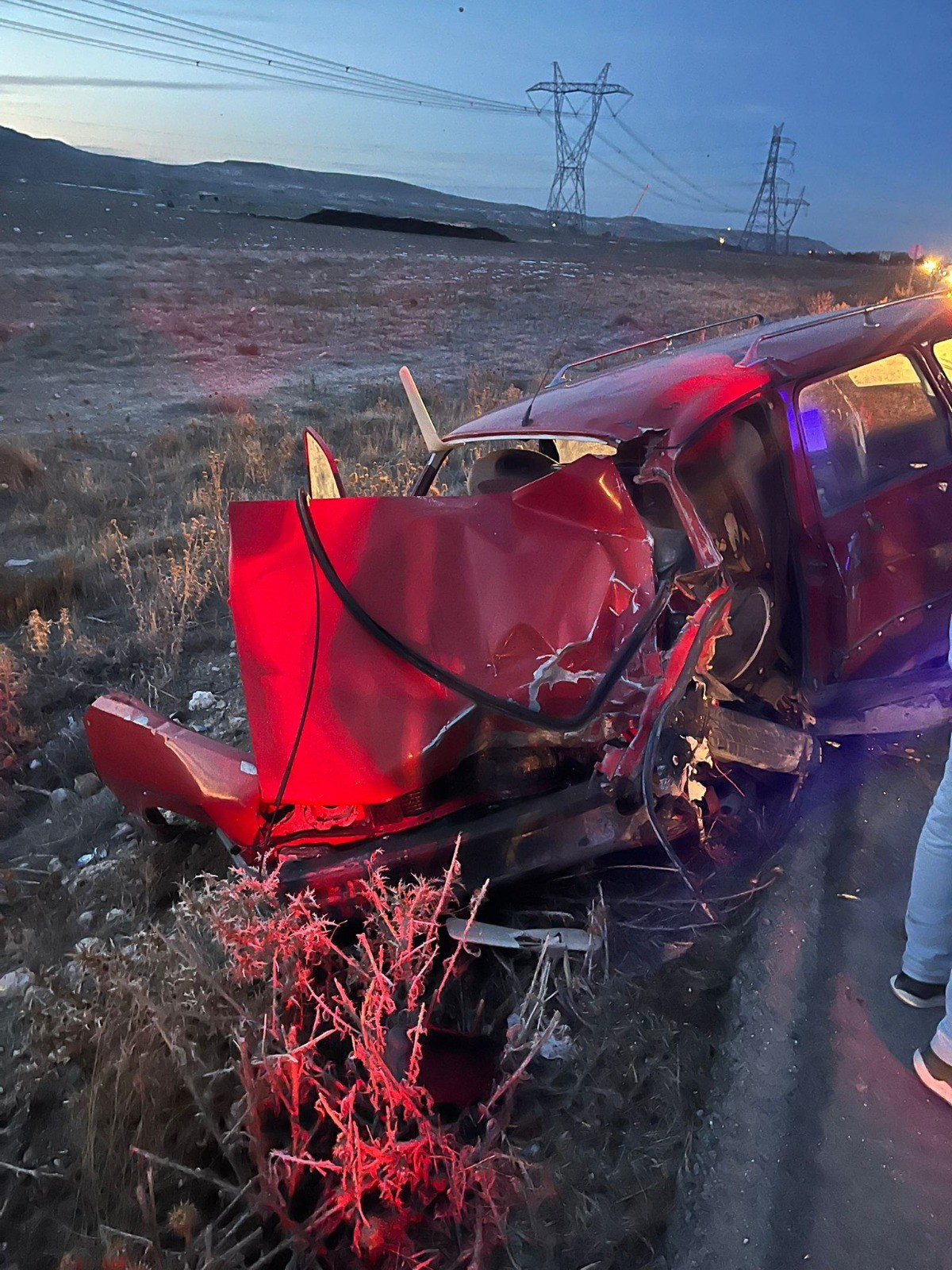 Tir Ile Otomobil Carpisti 1 Kisi Yaralandi (1)