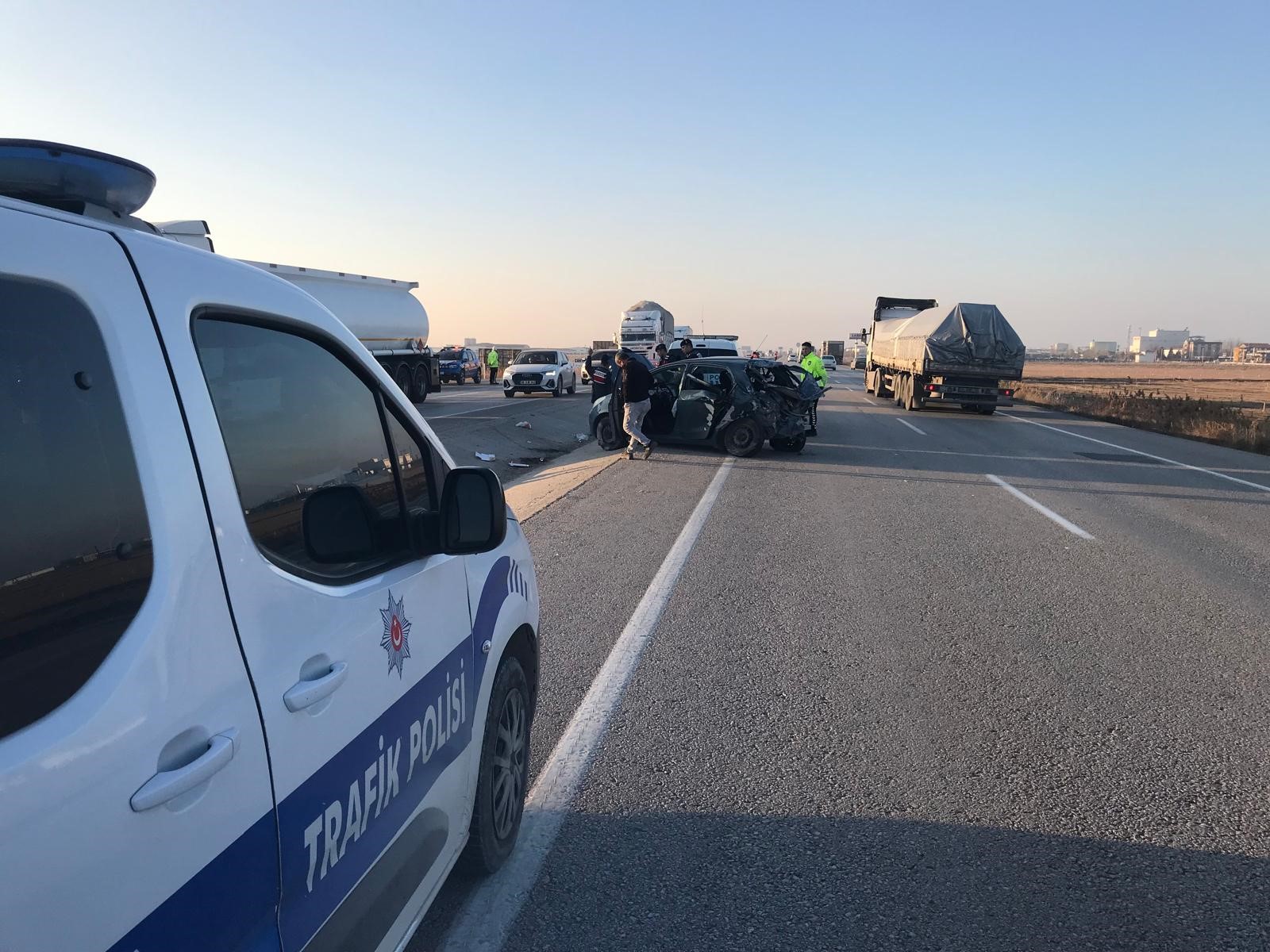 Uc Arac Birbirine Girdi 1 Cocuk Yaralandi (4)