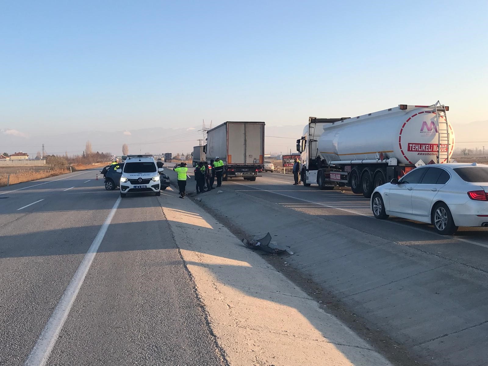 Uc Arac Birbirine Girdi 1 Cocuk Yaralandi (5)