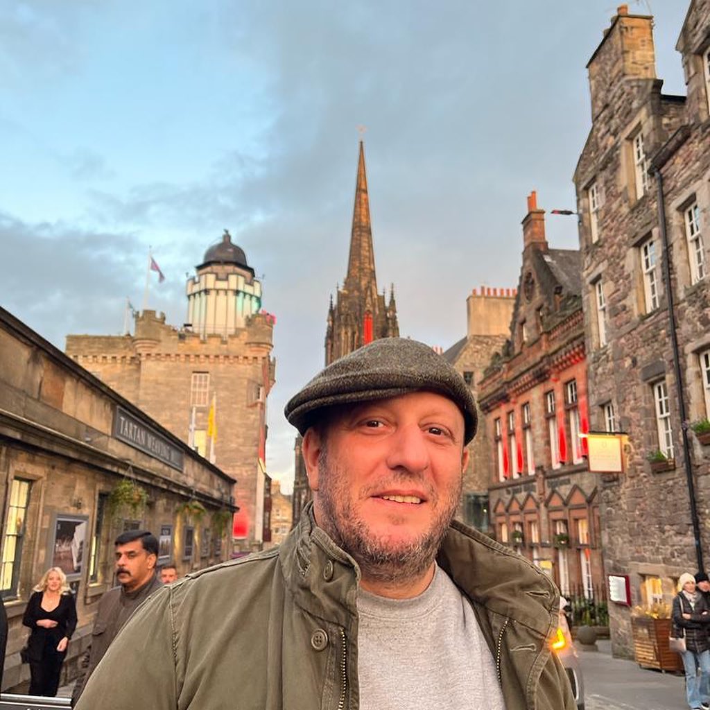 Unlu Oyuncu Serkan Keskinin Aci Gunu (2)