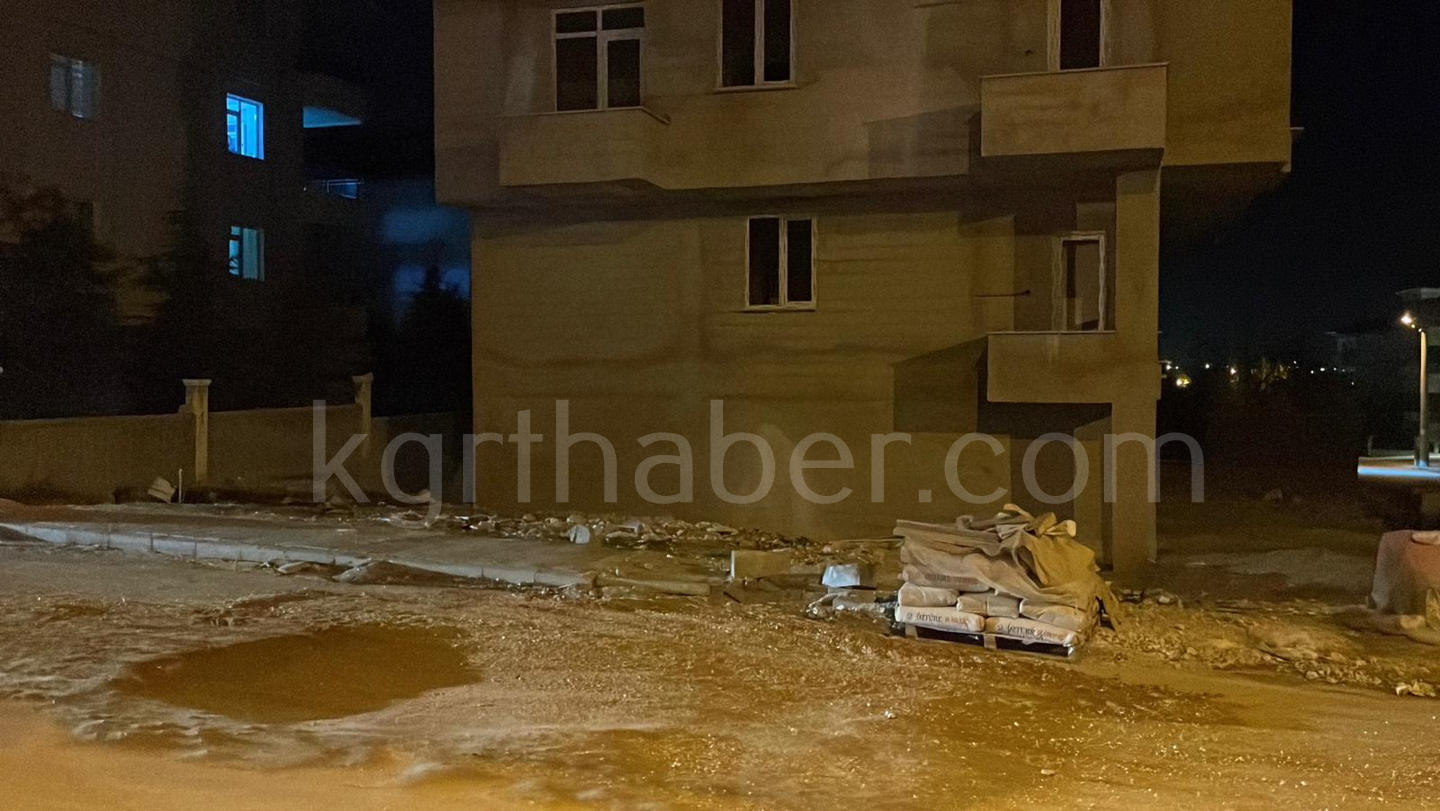 Yoldaki Cukur Kazaya Sebep Oldu Motokurye Yaralandi6