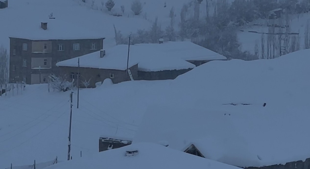 Yuksekovada Kar Kalinligi 40 Santimetreyi Asti Ilce Beyaza Burundu2