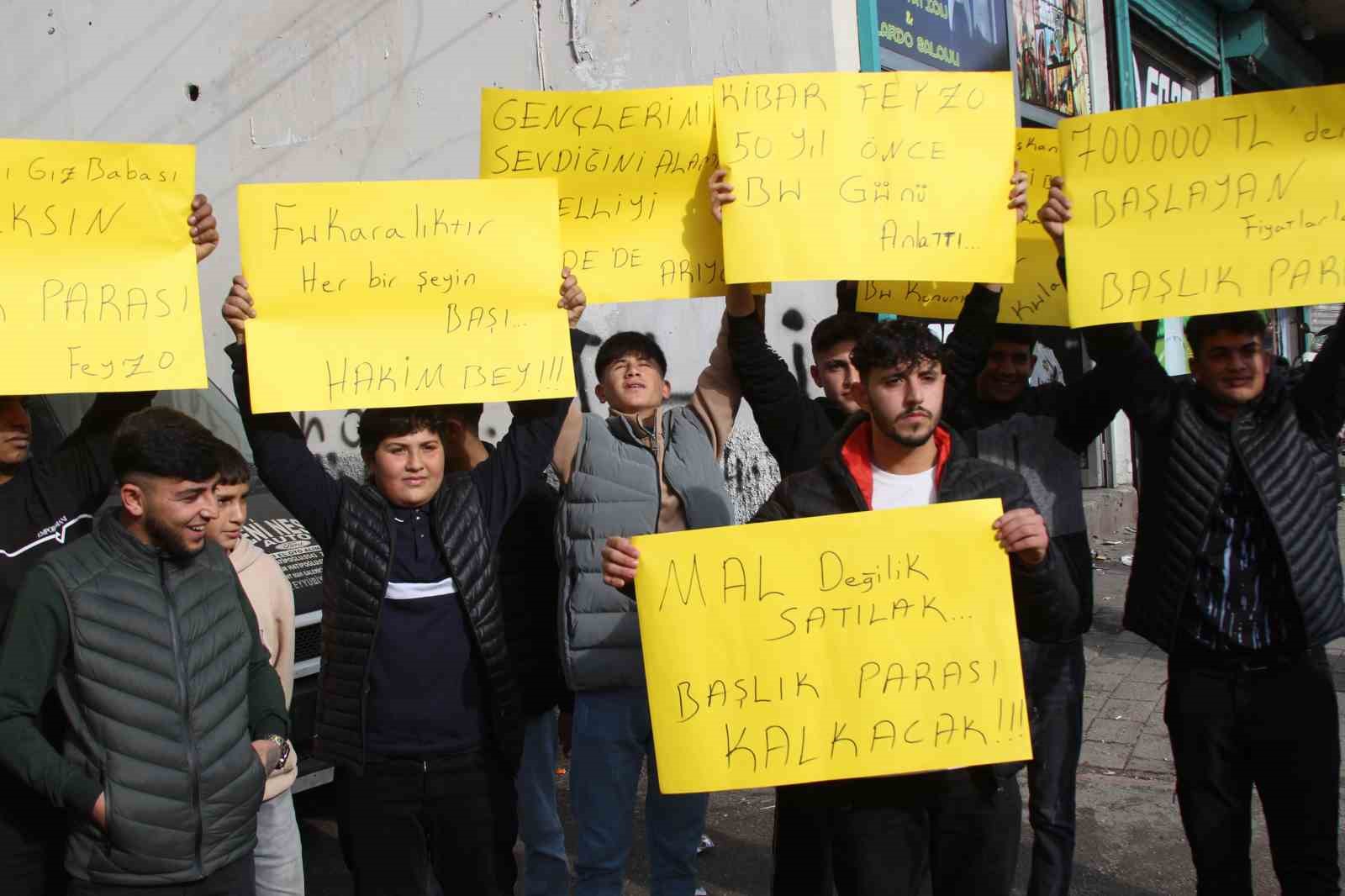 Adanada Genclerden Baslik Parasina Tepki (1)