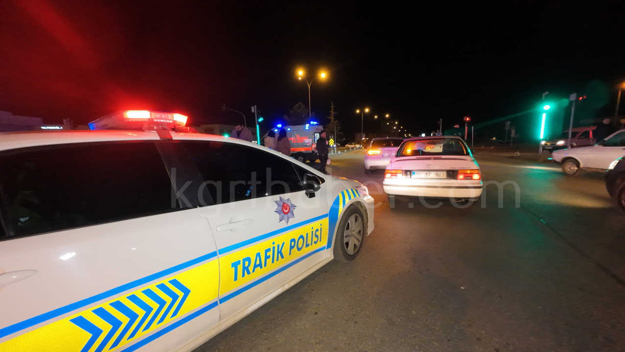 Adliye Kavsaginda Iki Otomobil Carpisti 1 Yarali3