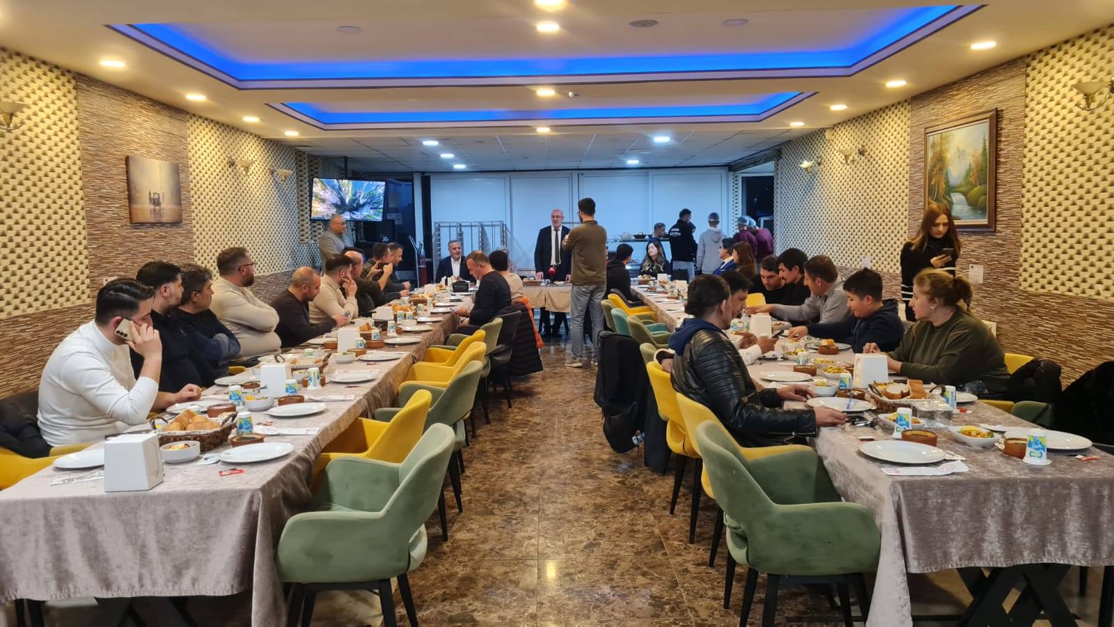 Ak Parti Karaman Il Baskanligi Gazetecileri Unutmadi (3)