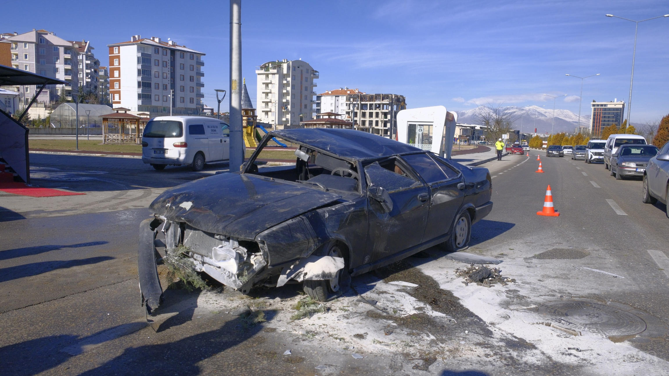 Annesini Aramak Isterken Kaza Yapti Olumden Dondu2