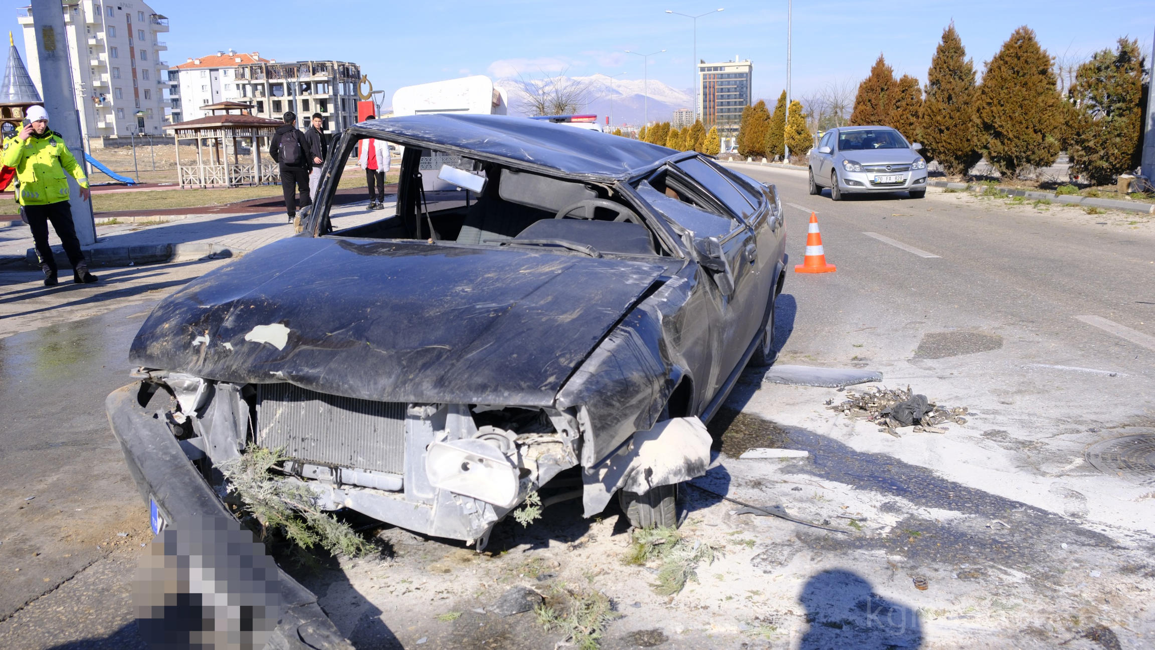 Annesini Aramak Isterken Kaza Yapti Olumden Dondu3