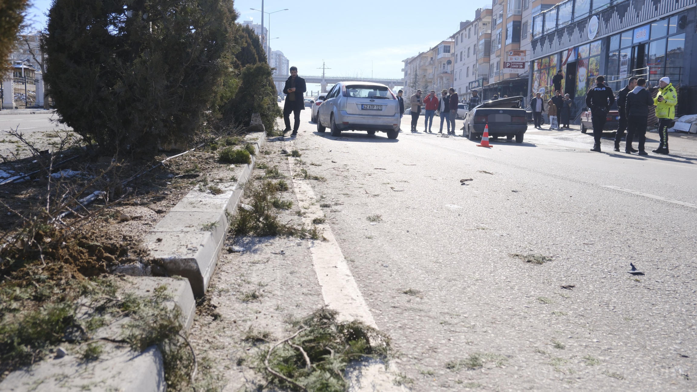 Annesini Aramak Isterken Kaza Yapti Olumden Dondu4