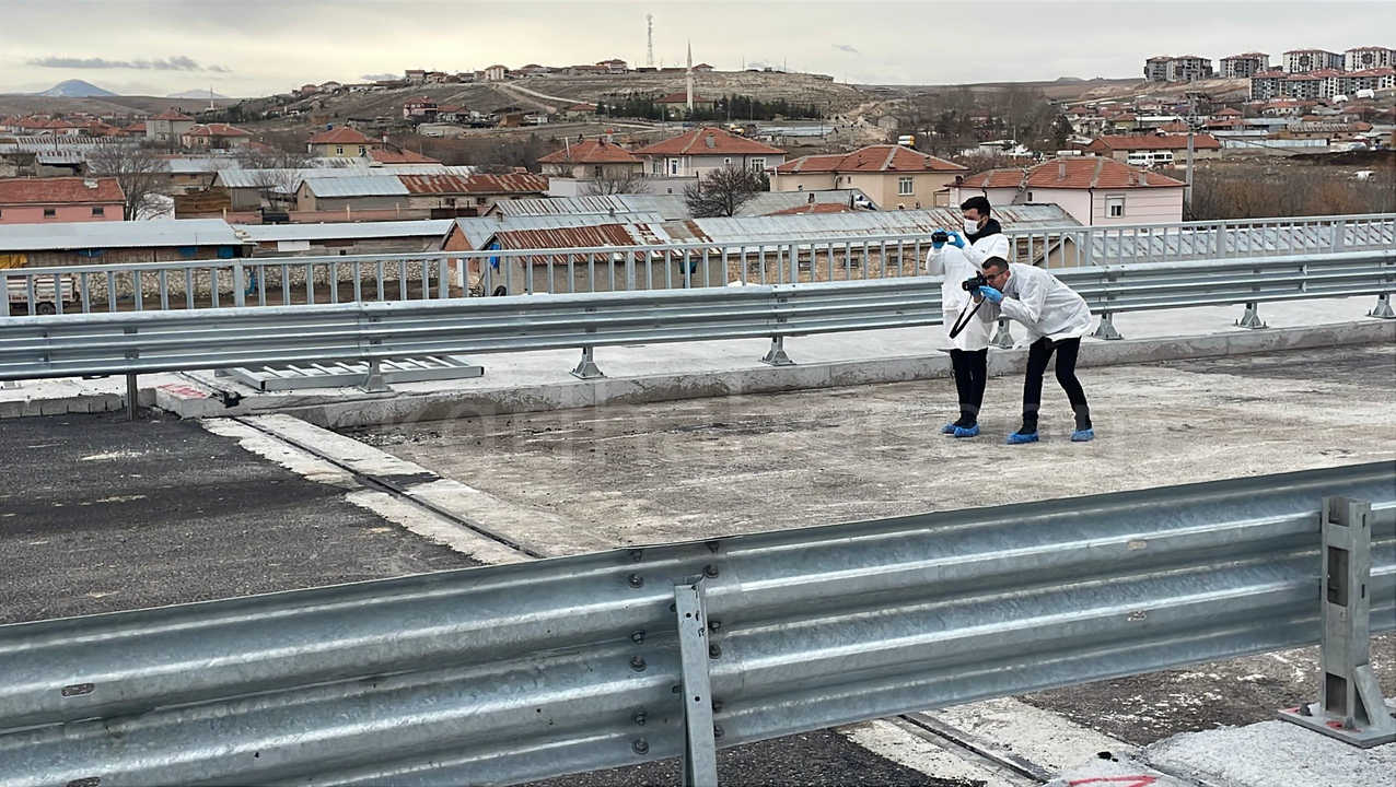 Aracinda Basindan Vurulmus Halde Bulundu1