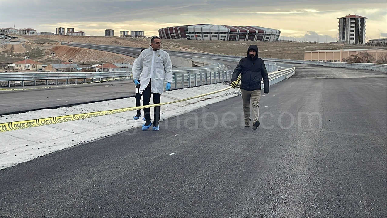 Aracinda Basindan Vurulmus Halde Bulundu13