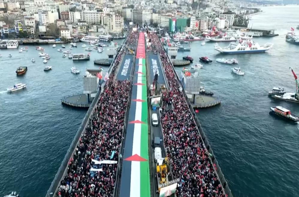 galata-kulesinde-tarihi-yuruyus-520-bin-kisi-tek-yurek-oldu1