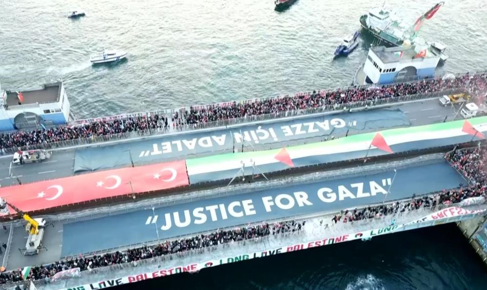 galata-kulesinde-tarihi-yuruyus-520-bin-kisi-tek-yurek-oldu2