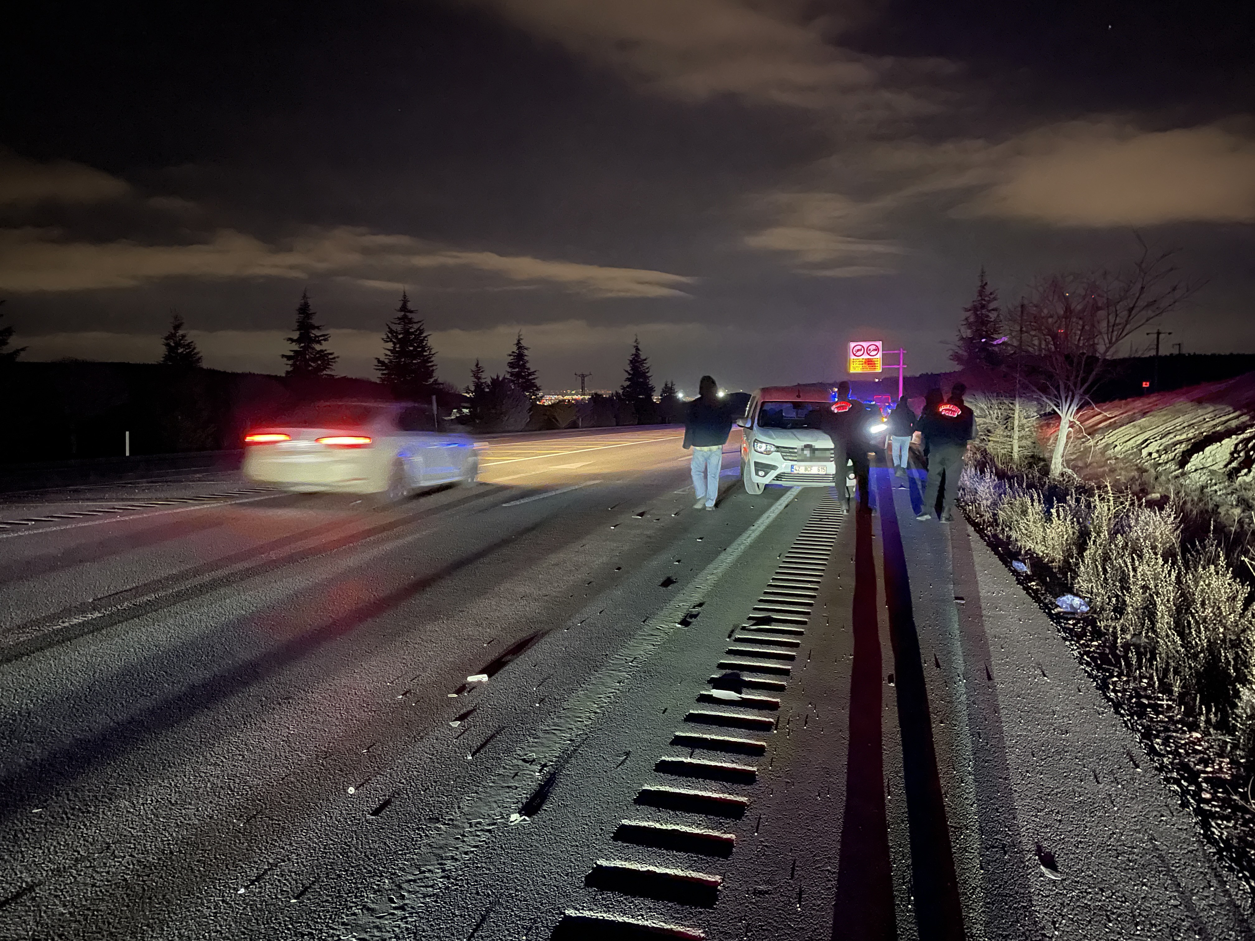 Esi Yolda Can Verdi Koca Olay Yerinden Ayrildi (1)