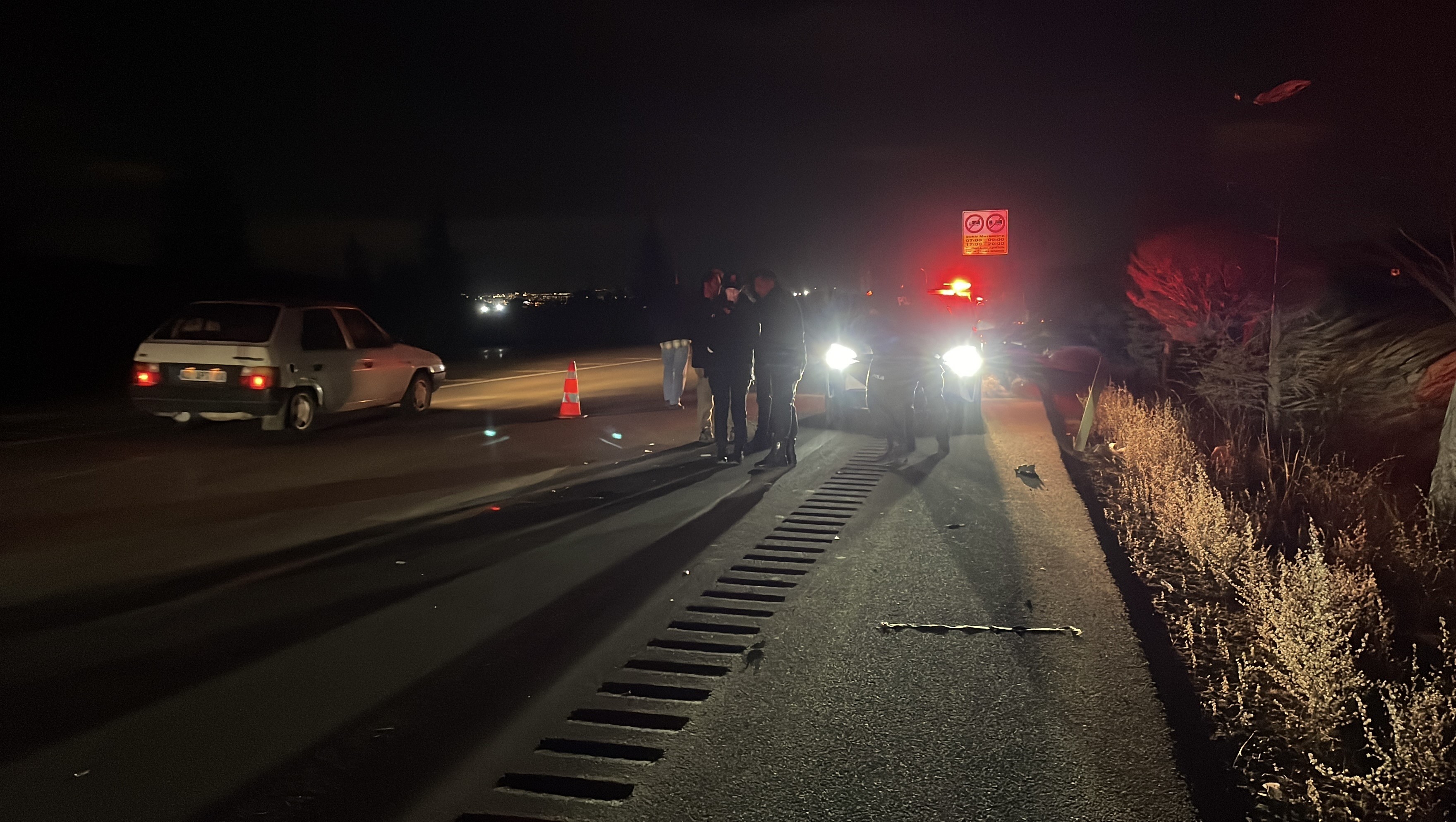 Esi Yolda Can Verdi Koca Olay Yerinden Ayrildi (2)