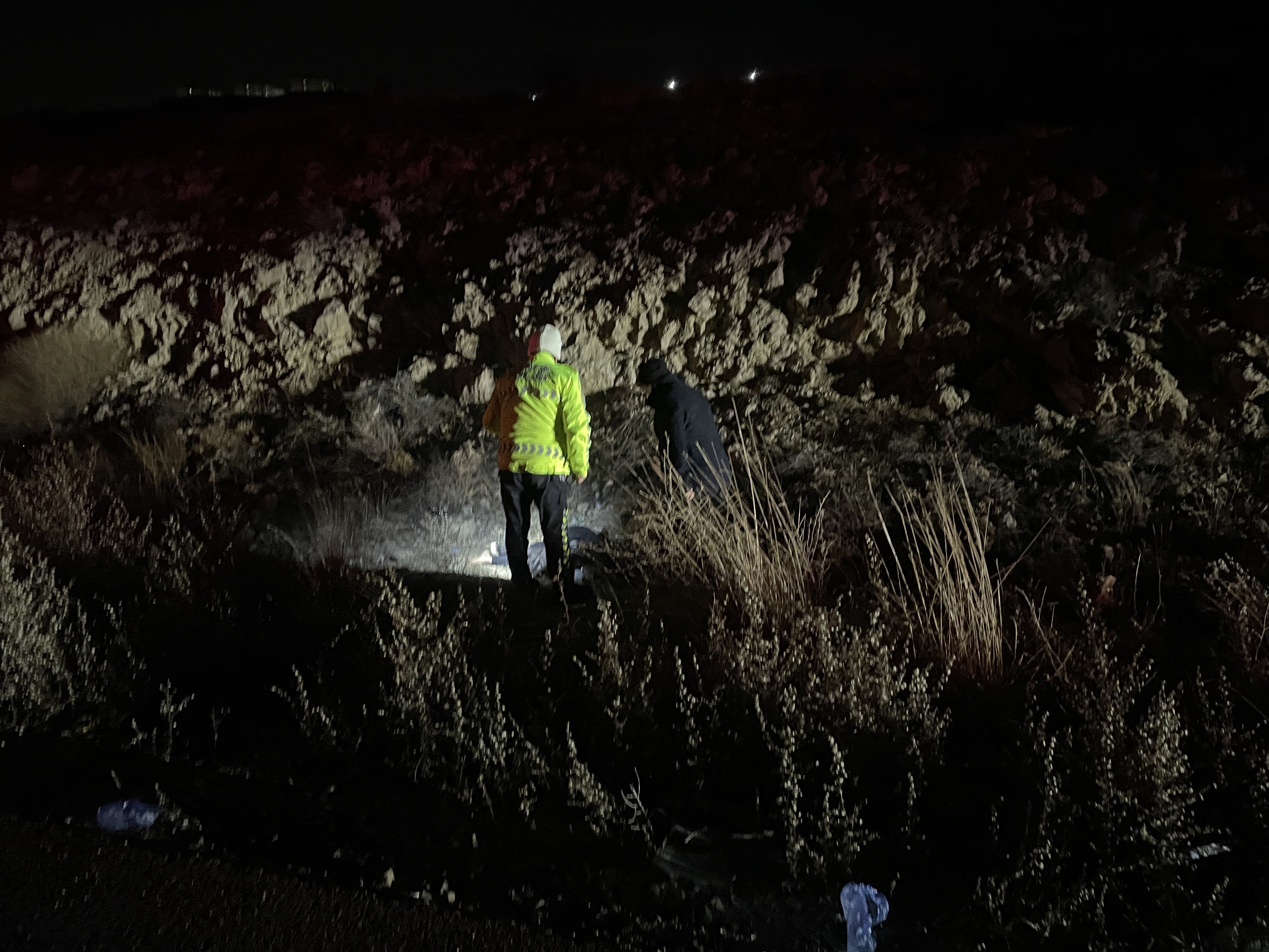 Esi Yolda Can Verdi Koca Olay Yerinden Ayrildi (6)