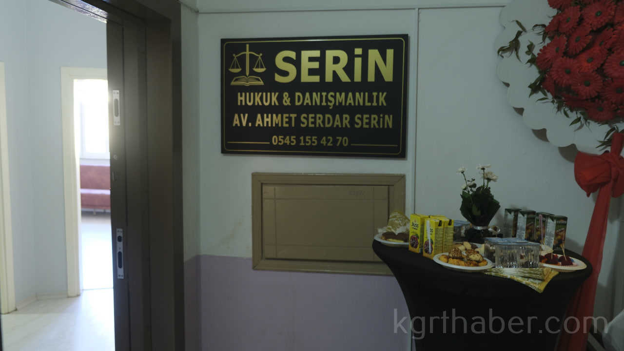 Genc Avukatin Ofisi Dualara Acildi0