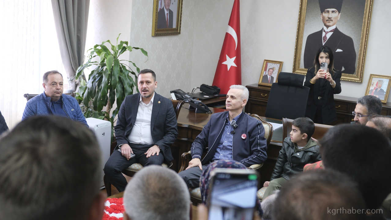 Karaman Valisi Mehmet Fatih Cicekliye Miting Gibi Ugurlama1