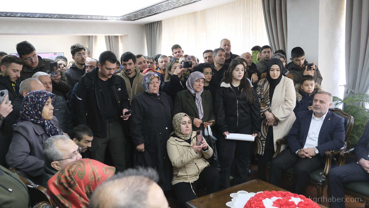 Karaman Valisi Mehmet Fatih Cicekliye Miting Gibi Ugurlama2