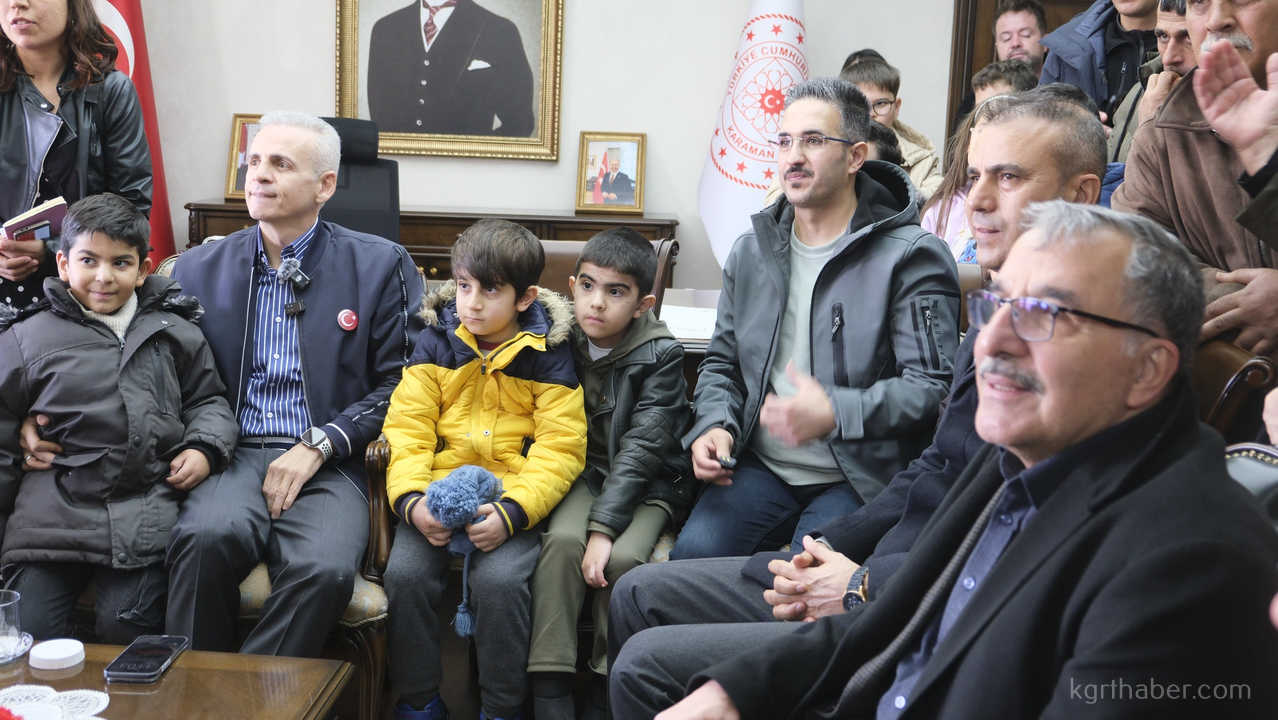 Karaman Valisi Mehmet Fatih Cicekliye Miting Gibi Ugurlama6
