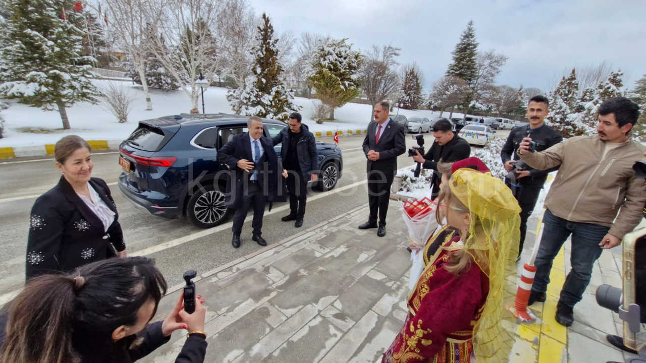 Karaman Yeni Valisi Hayrettin Cicek Gorevine Basladi0