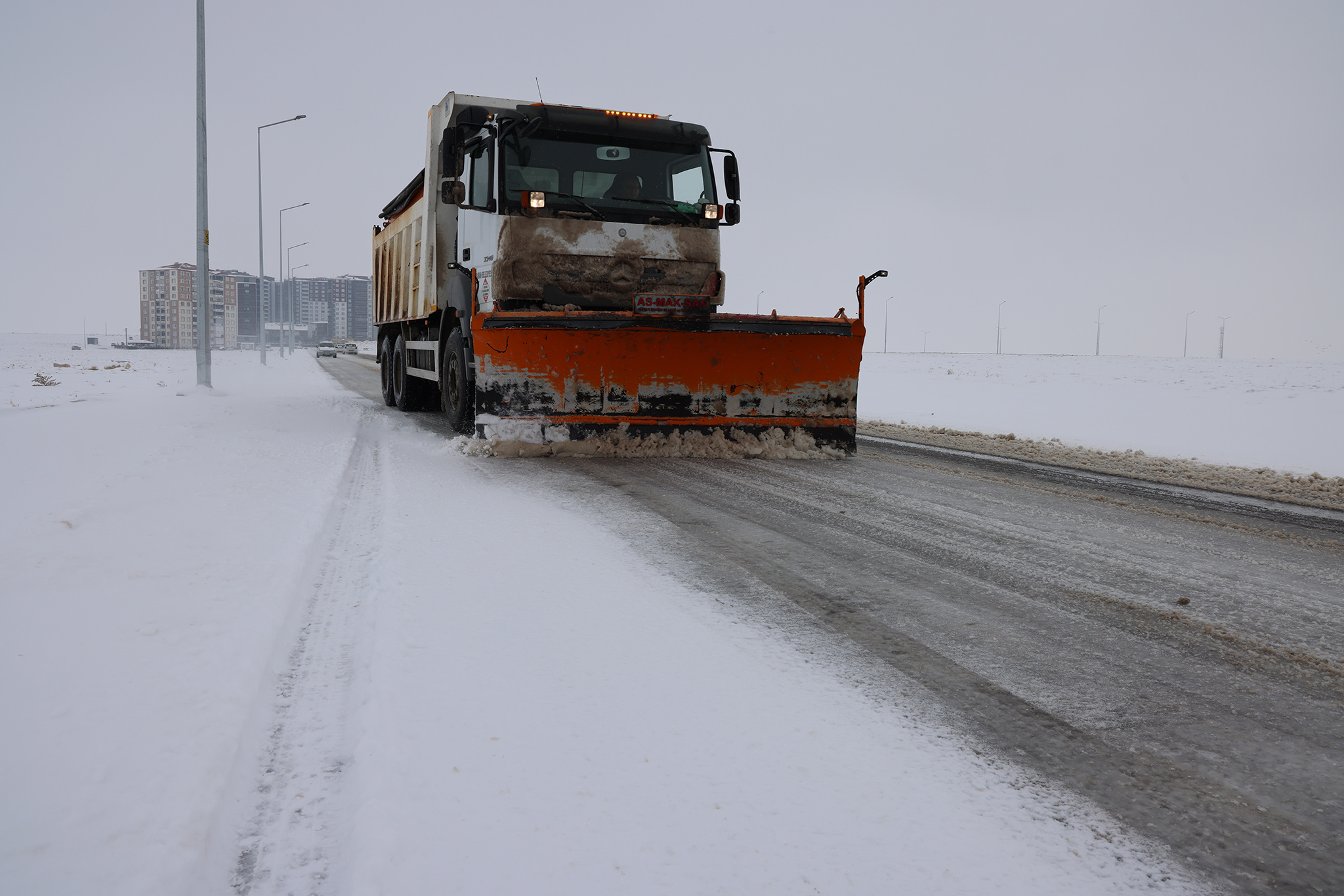 Karamanda Belediyesi Karla Mucadele Calismalarini Surduruyor1