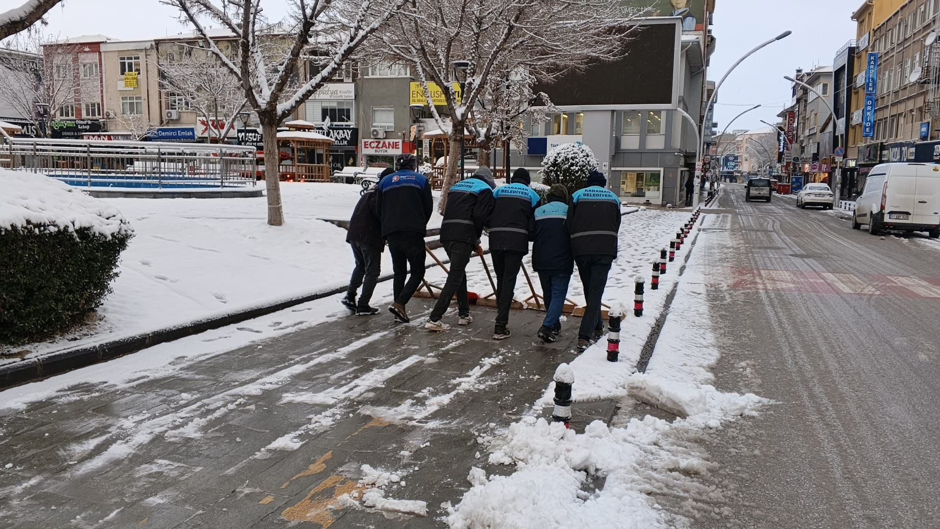 Karamanda Belediyesi Karla Mucadele Calismalarini Surduruyor2