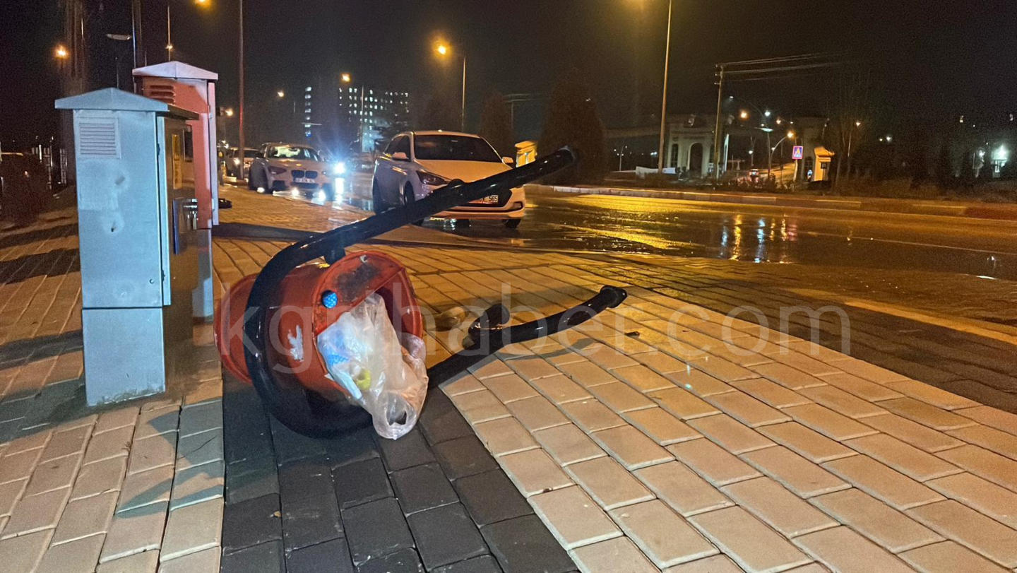 Karamanda Firtinada Ortalik Savas Alanina Dondu14