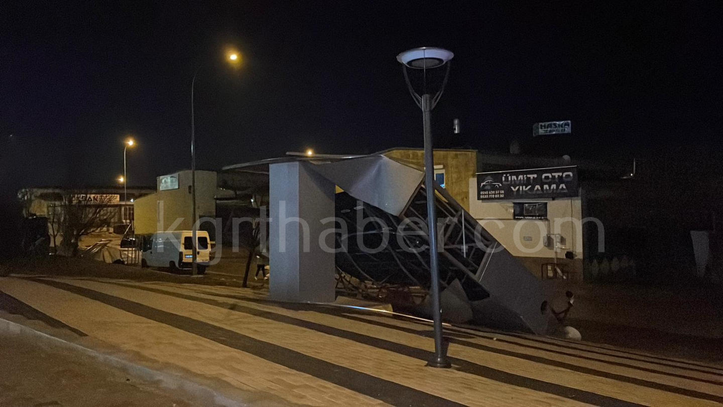 Karamanda Firtinada Ortalik Savas Alanina Dondu17