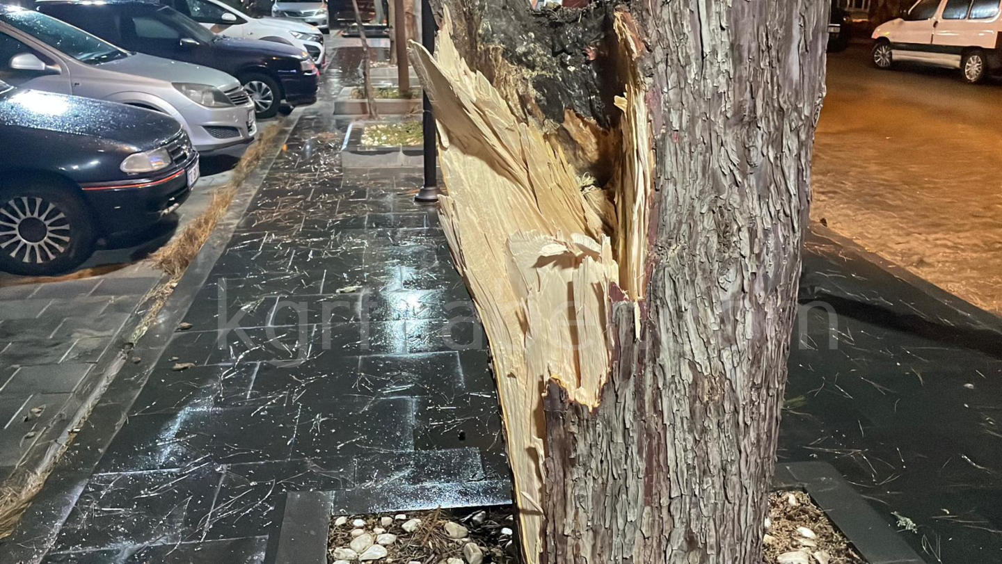 Karamanda Firtinada Ortalik Savas Alanina Dondu9