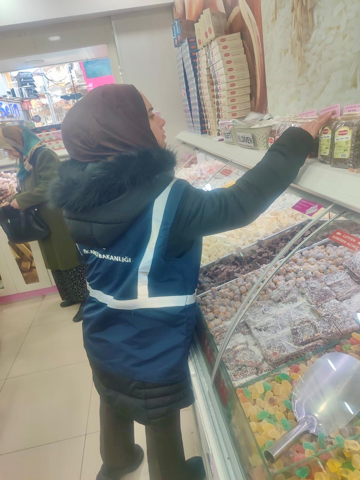 Karamanda Fiyat Artislarinin Onune Gecmek Icin Sahadalar (2)