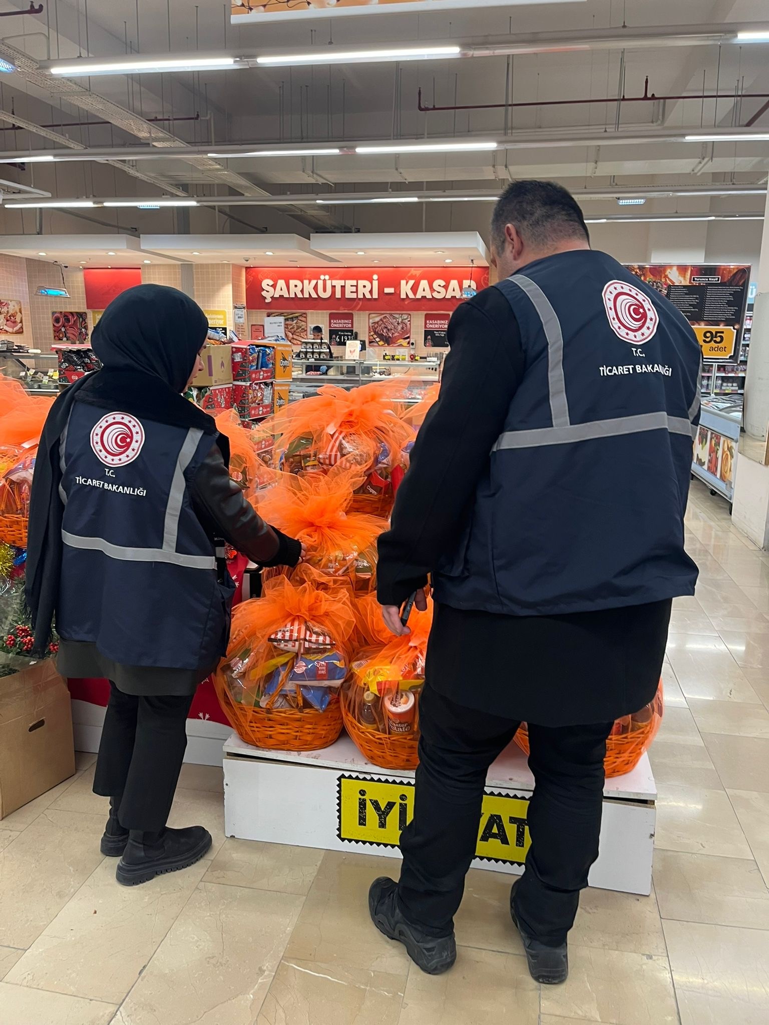 Karamanda Fiyat Artislarinin Onune Gecmek Icin Sahadalar (8)