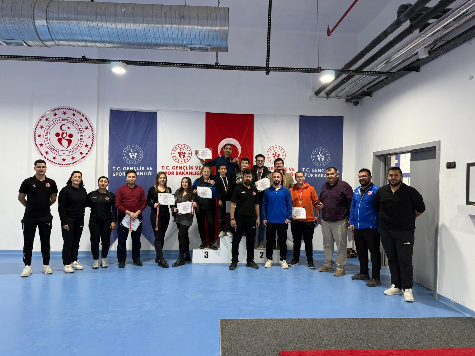 Karamanda Gazeteciler Gunune Ozel Dart Turnuvasi Duzenlendi (1)-1