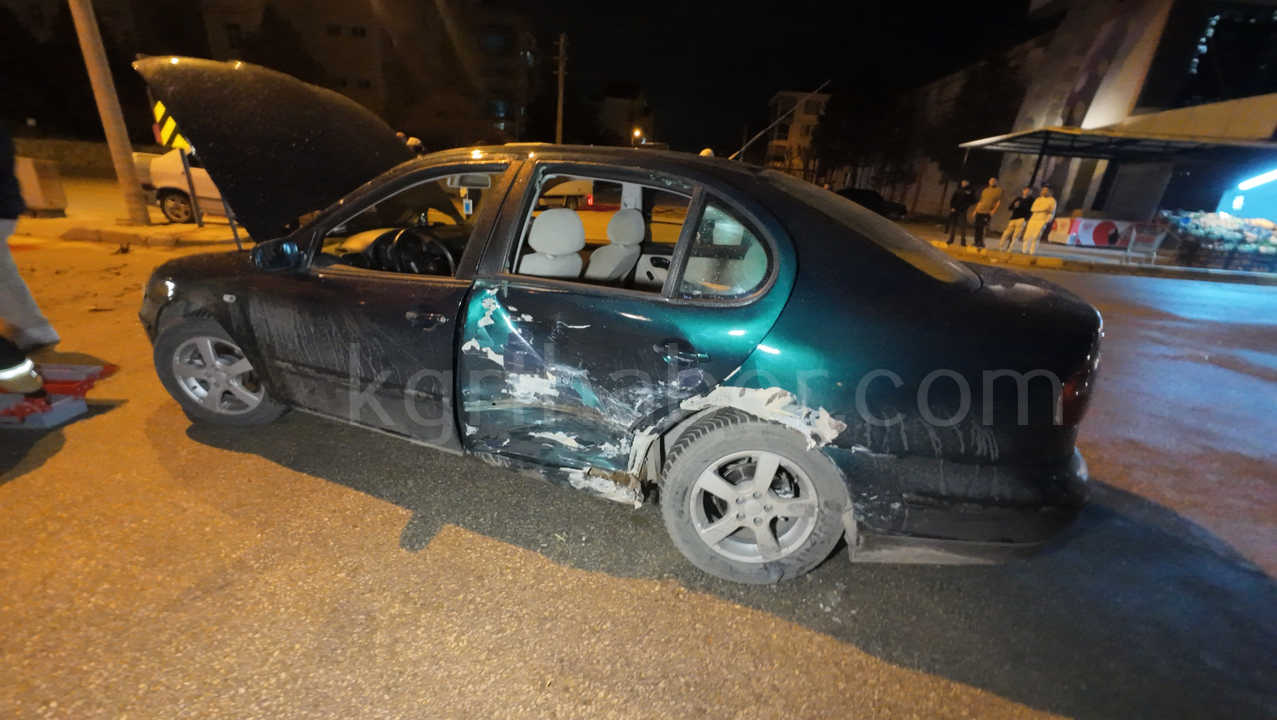 Karamanda Iki Otomobil Kavsakta Carpisti3