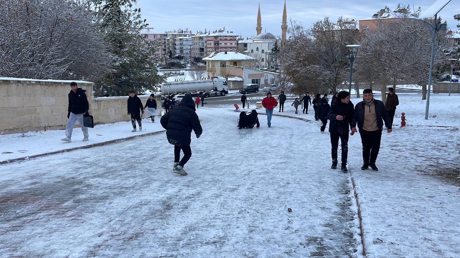 Karamanda Kar Tatilinde Cocuklar Doyasiya Eglendi (2)