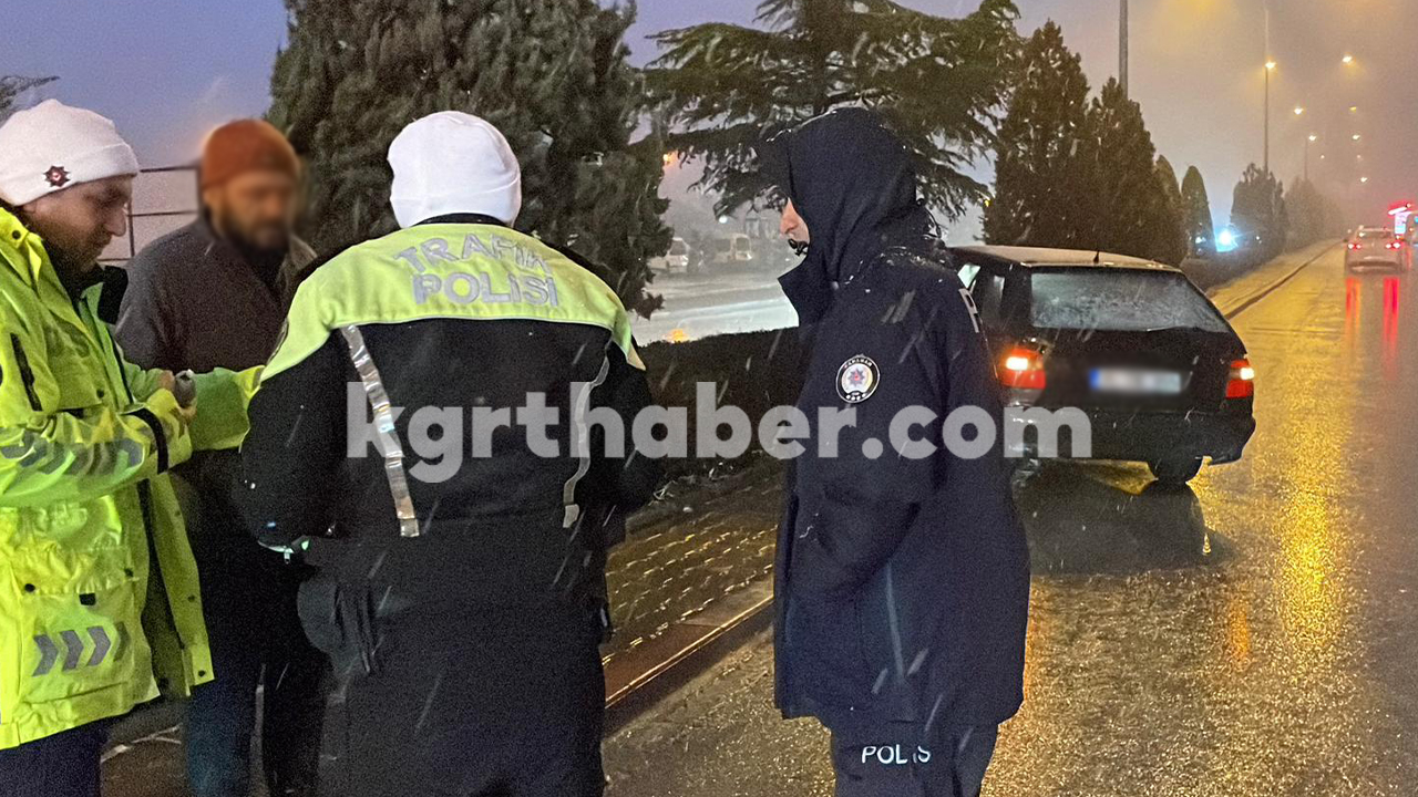 Karamanda Kar Tehlikesi Arac Orta Refuje Cikti33