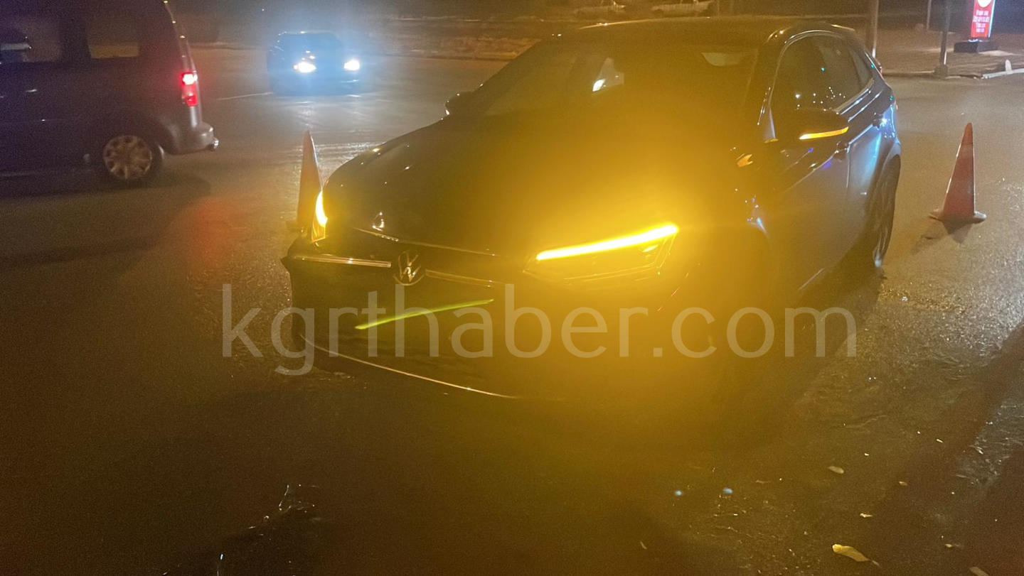 Karamanda Kaza Otomobiller Kavsakta Carpisti1