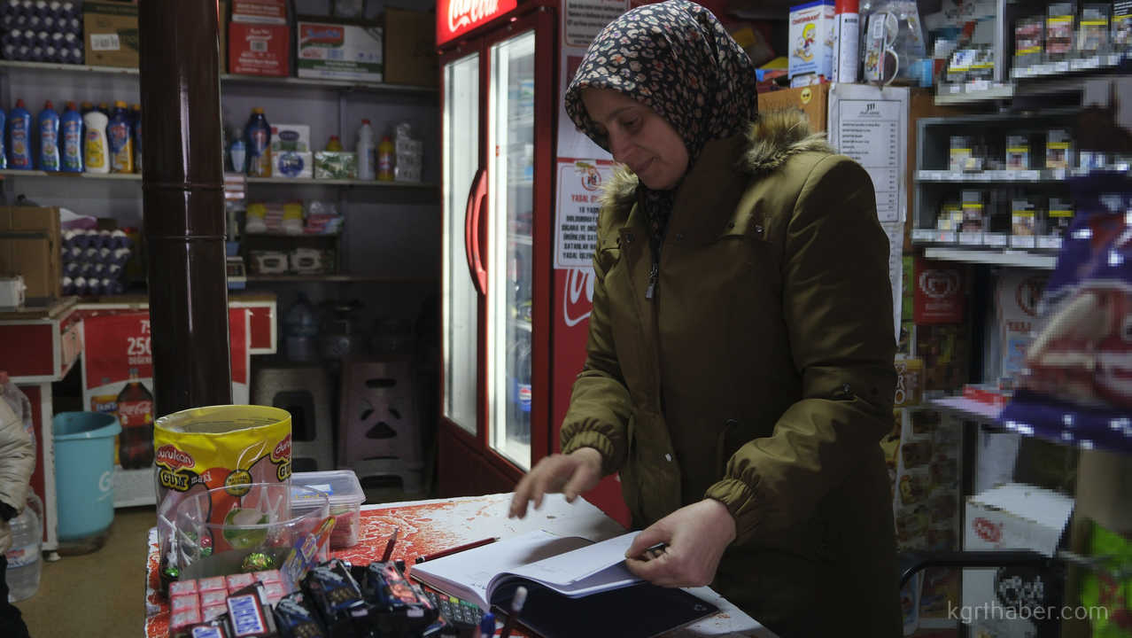 Karamanda Mahalle Bakkalindaki Borcu Bir Hayirsever Kapatti2