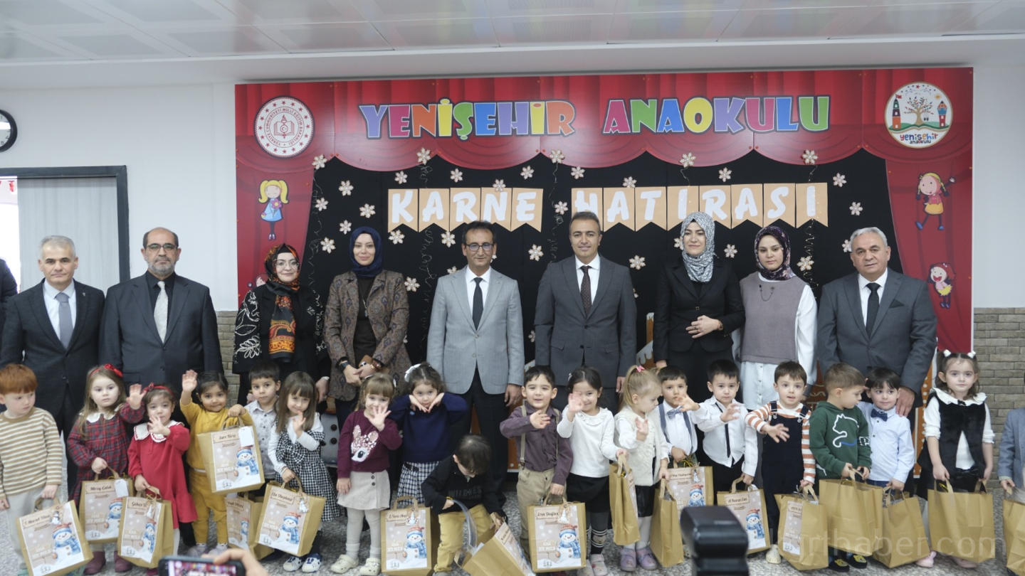 Karamanda Minik Ogrenciler Karne Sevinci Yasadi1