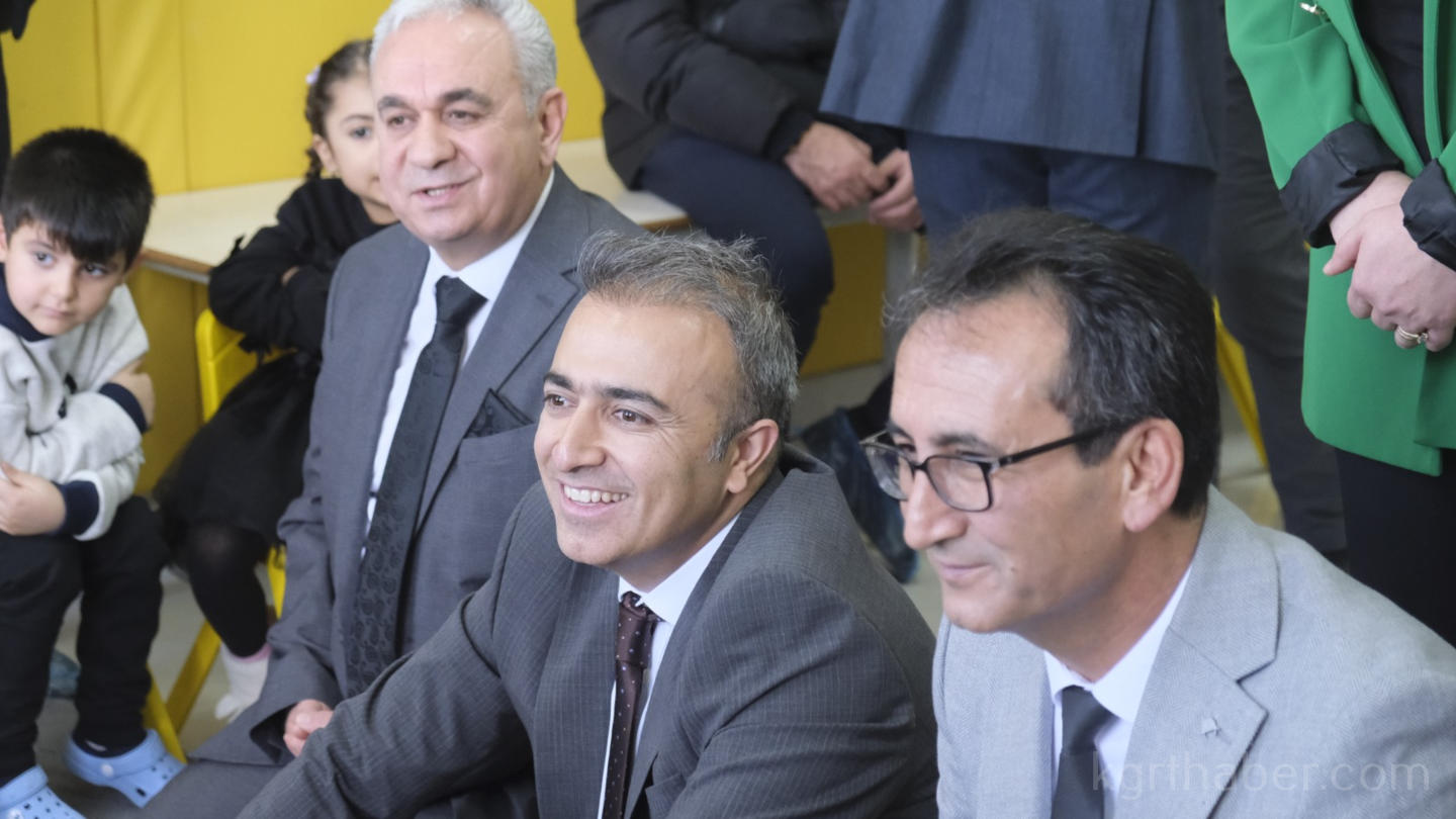 Karamanda Minik Ogrenciler Karne Sevinci Yasadi3