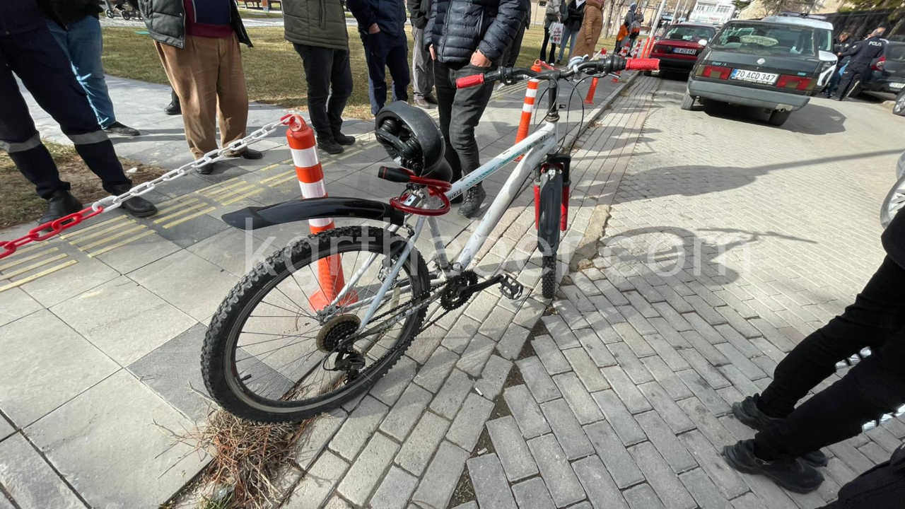 Karamanda Otomobille Carpisan Bisiklet Surucusu Yaralandi2