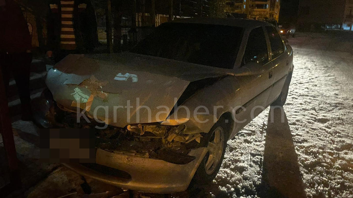 Karamanda Park Halindeki Araclara Carpan Surucu Araci Birakip Kacti1